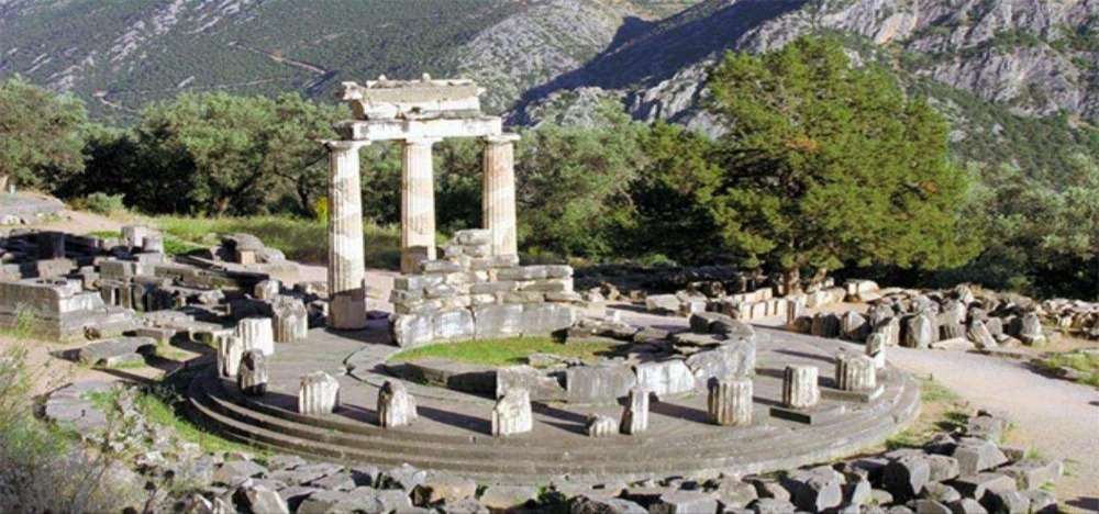 اطلاعات کلی درباره یونان - مقالات حامی هلدینگ - نمایی از معبد دلفی