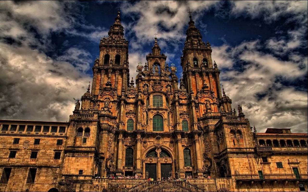 جاذبه های گردشگری اسپانیا - مقالات حامی هلدینگ - نمایی از کلیسای سانتیاگو ده کامپوستلا اسپانیا